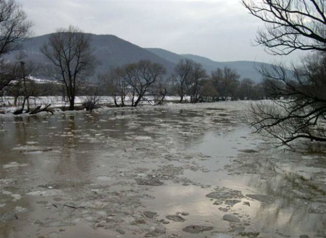 Из-за оттепели на западе Украины 9-12 февраля ожидается подъем уровня воды в реках