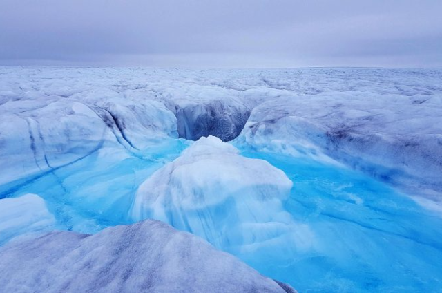 Потепление превратило ледяной щит Гренландии в гигантскую плотину
