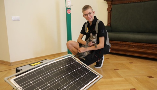Львовский школьник разработал мощную зарядную станцию для военных