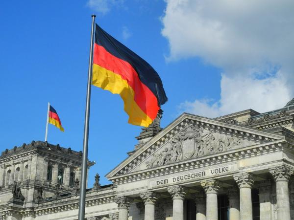 Инфляция в Германии достигла двузначных показателей впервые с момента введения евро