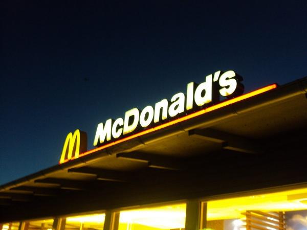 McDonald’s возобновляет работу еще 7 ресторанов в Киеве: доставка заработает на правом берегу