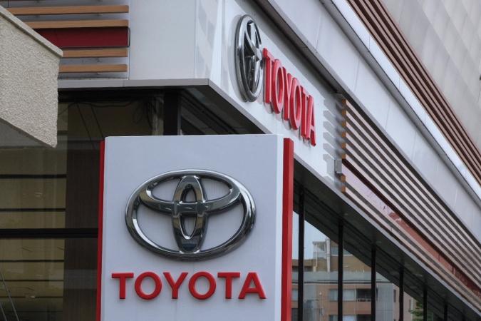 Toyota закрывает завод и увольняет работников в России