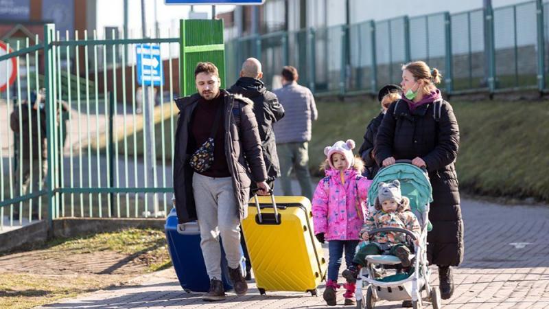 Выехавших за границу украинцев призвали по возможности не возвращаться домой на зиму