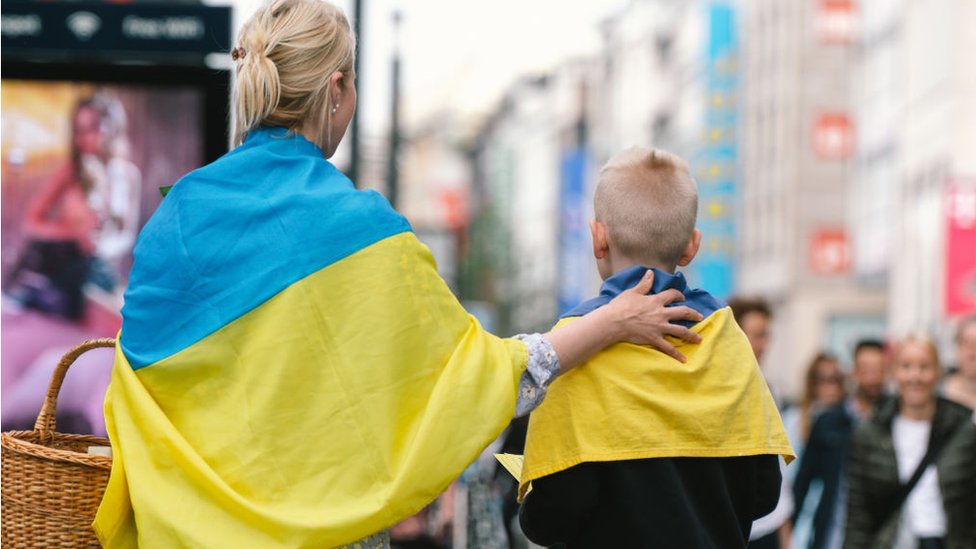 Еврокомиссия продлит временную защиту для украинских беженцев до марта 2024 года