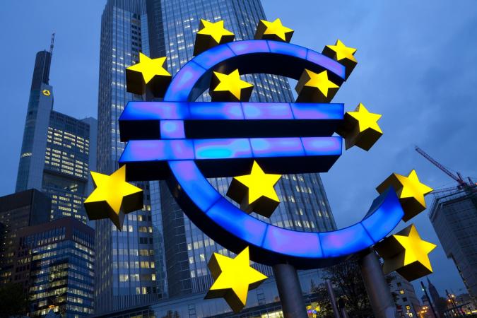 ЕЦБ усиливает давление на банки с требованием ограничить бонусы и дивиденды из-за кризиса