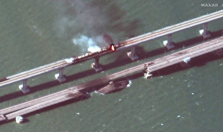 Спутник заснял последствия взрыва на Крымском мосту 