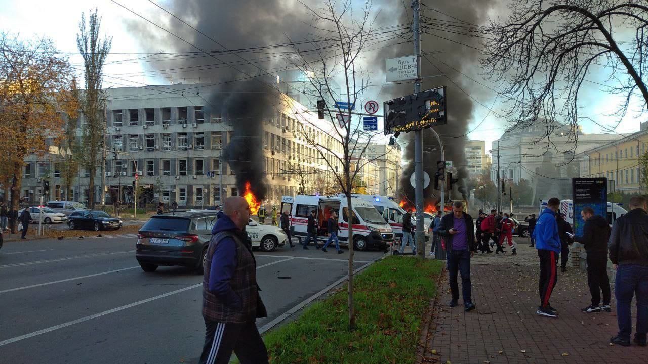 ​Моменты прилетов по центру Киева сняли очевидцы: первые данные о жертвах