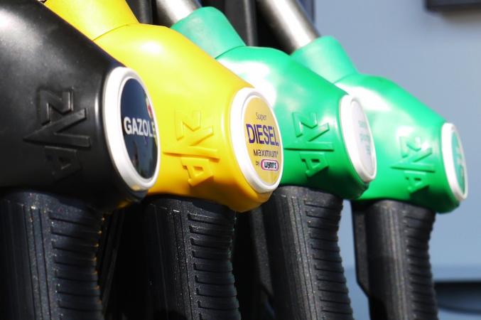 Сети АЗС повысили цены на дизельное топливо
