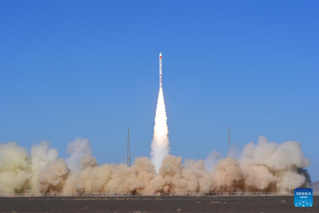 Китай запустил ракету, которая вывела в космос сразу пять спутников