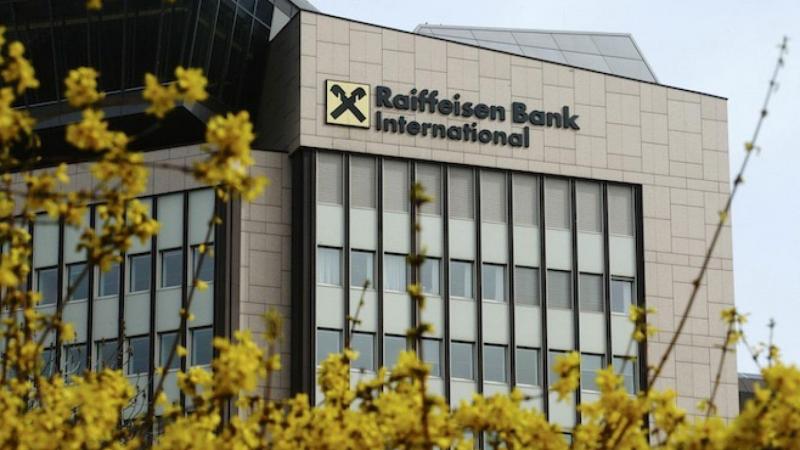 Raiffeisen Bank paid five times more taxes to the Russian budget than an hour before the invasion