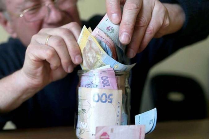 The Ministry of Social Policy says that contributions to accumulated pensions should be increased to 10% of salary