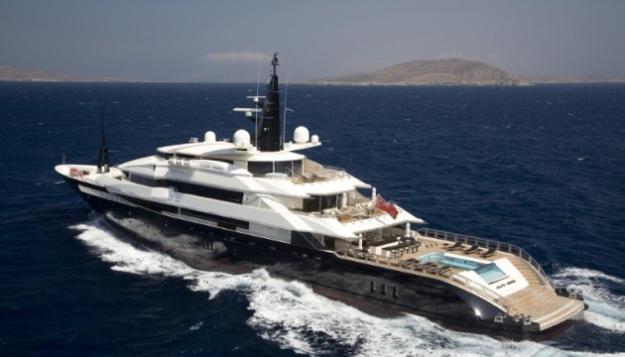 Russian oligarchs organized a “sale” of yachts – SMI