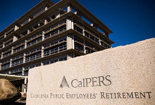 Calpers, the largest US pension fund, reduced positions in Apple and Intel shares