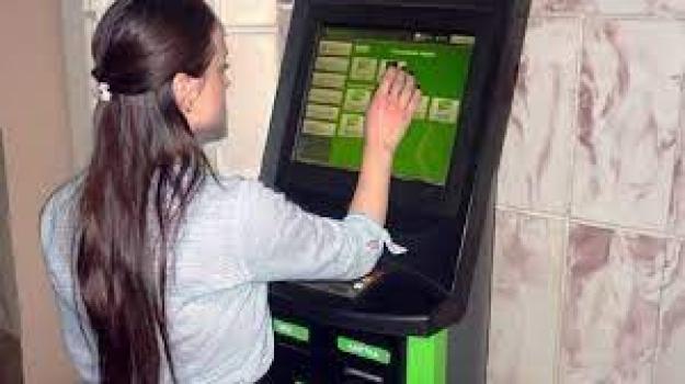 Privatbank stopped accepting dollars and euros in its terminals