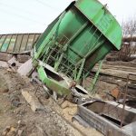 Вантажний потяг зійшов з рейок