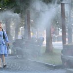 Жінка у забрудненному повітрі