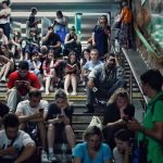 Люди в укритті