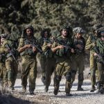 Військові біжуть