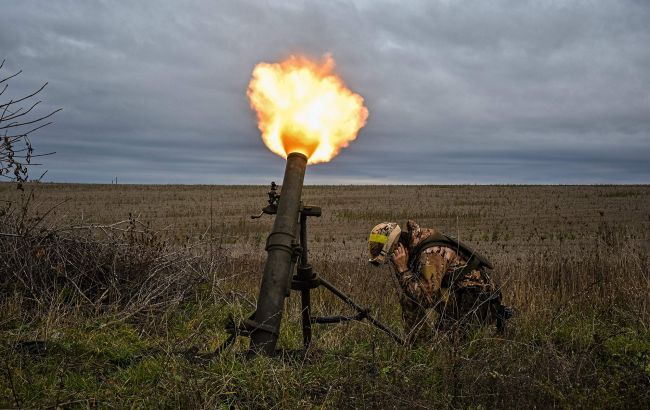 Військовий з мінометом