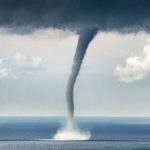 Туристи на Сардинії стали свідками водяного смерчу