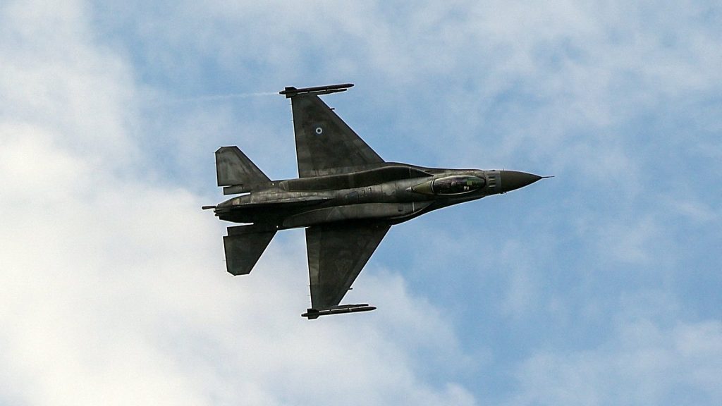 JAS 39 Gripen чи F-16 Fighting Falcon: характеристики, ціни, який винищувач кращий в умовах війни в Україні