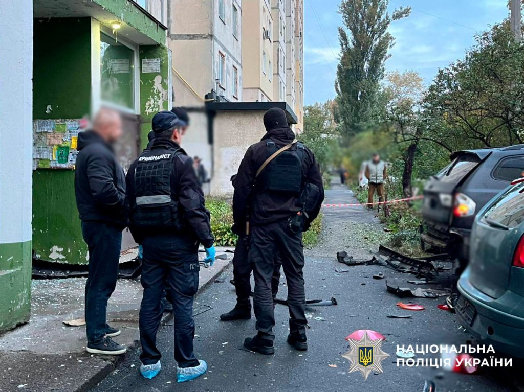 Вибухівка була під сидінням: у Києві підірвали автомобіль BMW у дворі багатоповерхівки