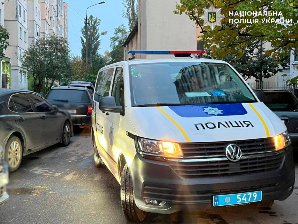 Вибухівка була під сидінням: у Києві підірвали автомобіль BMW у дворі багатоповерхівки