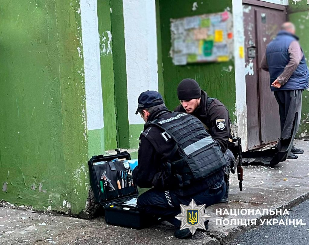 Вибухівка була під сидінням: у Києві підірвали автомобіль BMW у дворі багатоповерхівки