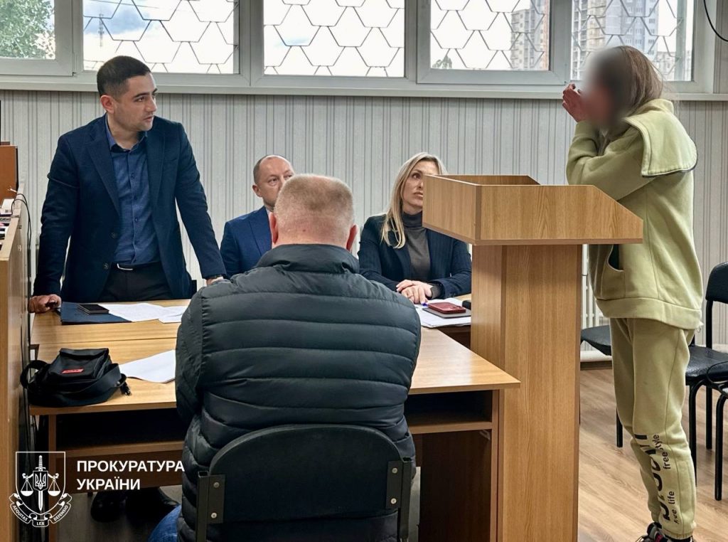 Руками і ногами по голові: у Харкові жінка до смерті побила 3-річного пасинка, поки його батько був на роботі