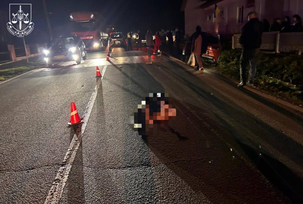 На Прикарпатті суддя на Lexus збила двох пішоходів: один загинув, інший трамований