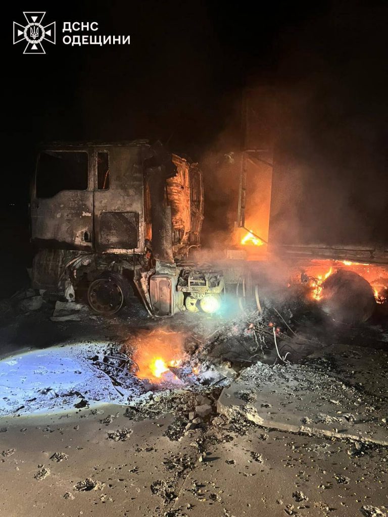Росія атакувала порт на Одещині балістикою: вісім людей загинули, десятки поранені