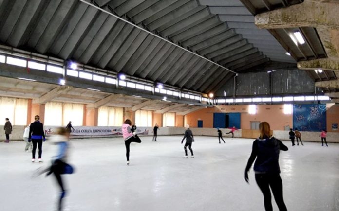 Катки в Києві 2026: де покататися на ковзанах, ціни та графік роботи