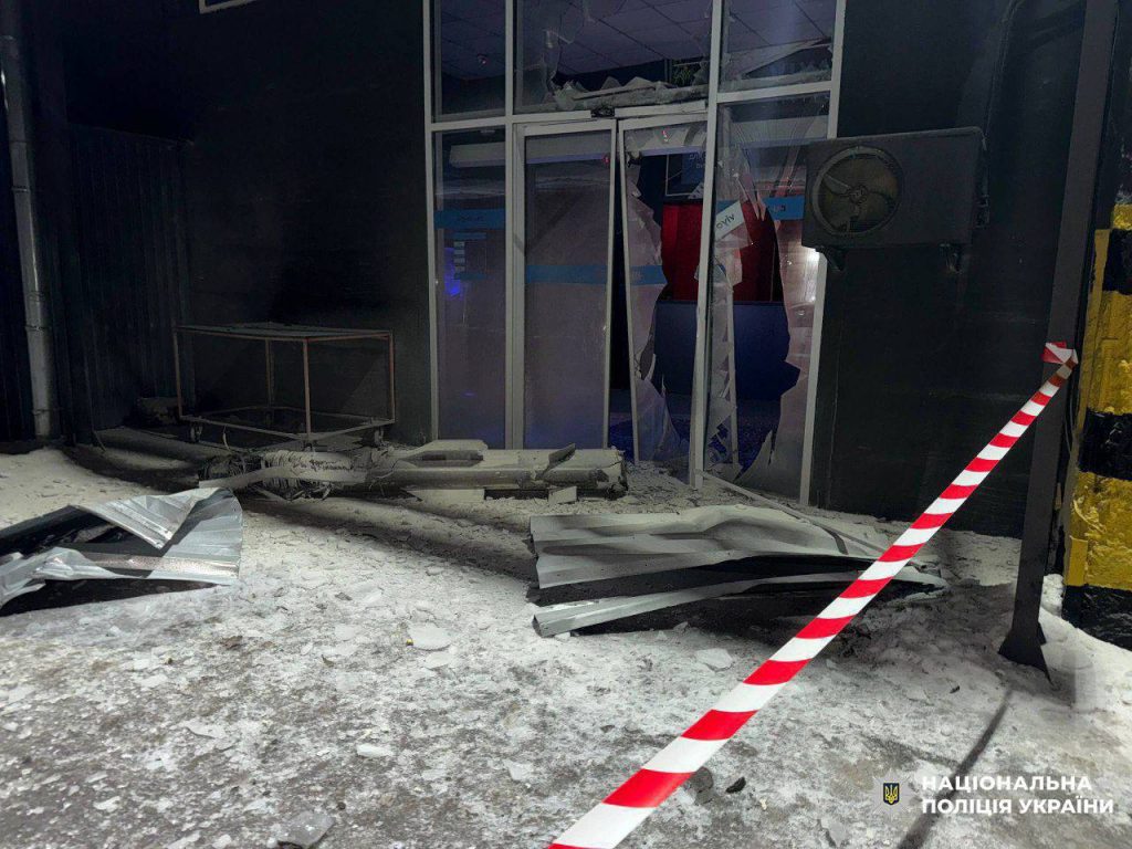 Київ сьогодні сколихнули вибухи: які наслідки атаки, де немає світла і тепла