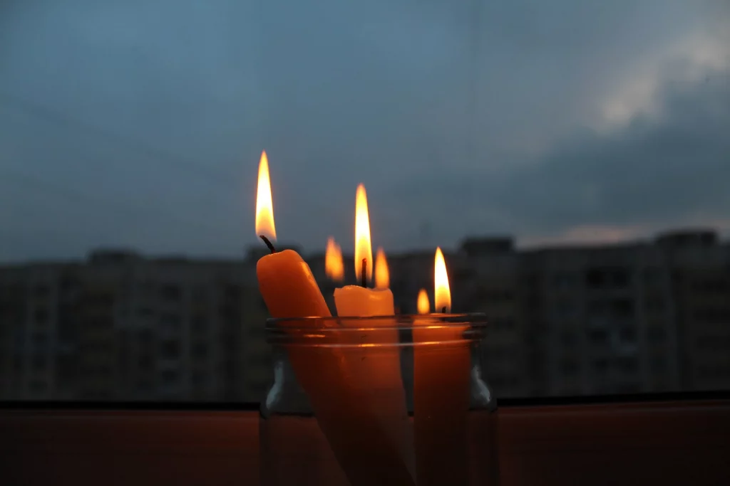 Графік відключення світла в Київській області на сьогодні 27 січня 2026: усі черги та години