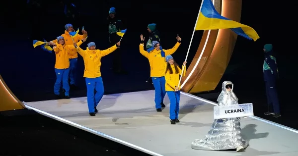 Хто така росіянка Анастасія Кучерова, яка несла табличку українських спортсменів на Олімпійських іграх-2026: біографія і деталі акції