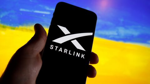 "Білий список" Starlink в Україні: що це таке, які зміни, як пройти верифікацію через ЦНАПи, "Дію" та DELTA