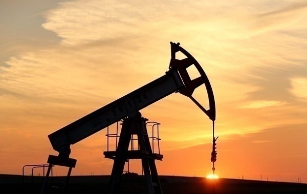 Ціни на бензин знову зростуть? Чому ОАЕ скорочують видобуток нафти та як це вплине на паливо: прогноз