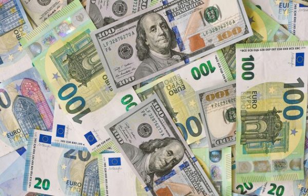 Курс валют у квітні в Україні 2026: прогноз, скільки буде коштувати долар і євро