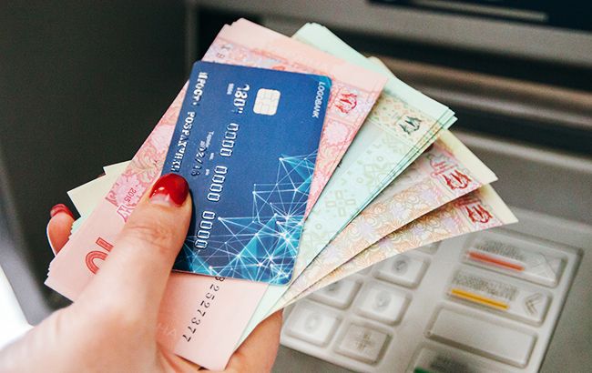 Штраф за переказ грошей на картку в Україні: причина, ліміт, коли можуть покарати на 34 тис. грн