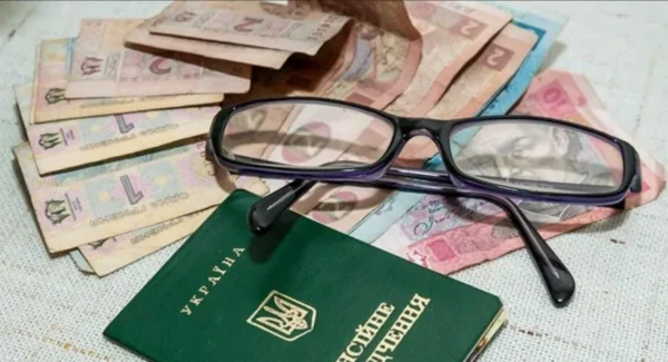 Як підтвердити страховий стаж в Україні: важливі документи 2026