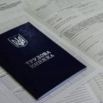 Оцифровка трудової книжки в Україні: як перевірити свій стаж у ПФУ, інструкція