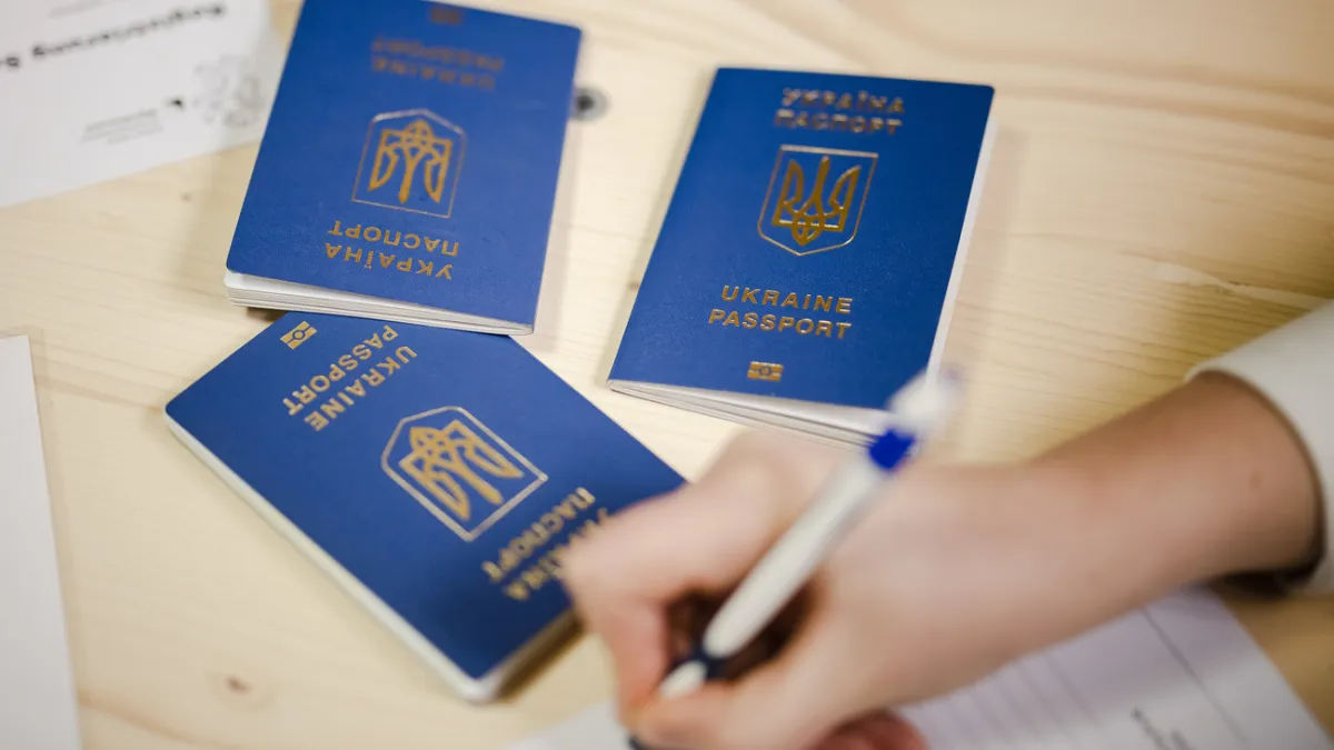Робота у Швейцарії для українців 2026: як оформити дозвіл і скільки платять у Базелі, статус S, квоти і зарплати