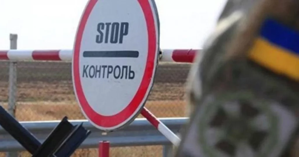 Нові правила виїзду жінок за кордон України 2026: які документи треба, список і головні зміни