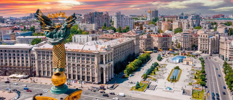 Куди піти на День Києва 2026: фестивалі, маркети, десерти та винні події столиці