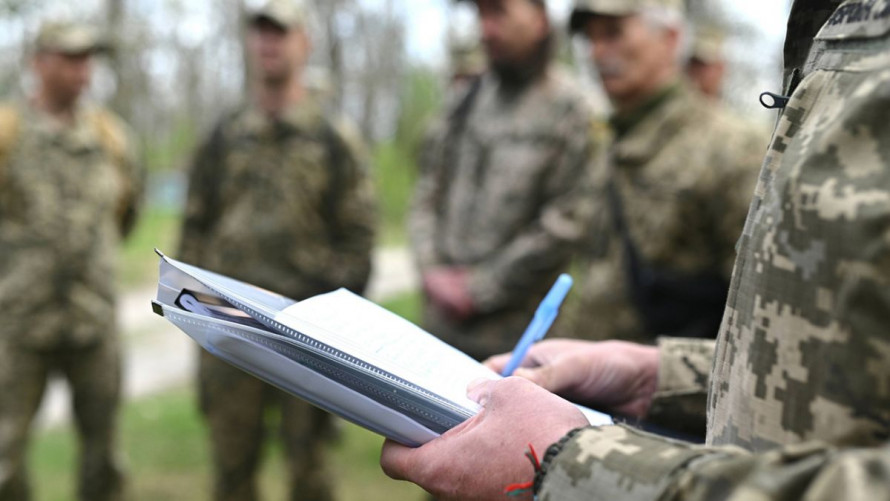 Бронювання від мобілізації може стати платним: що відомо про новий законопроєкт
