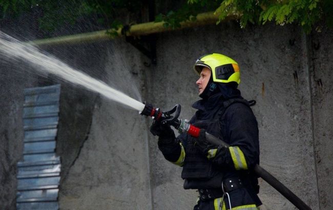 Атака дрона на Нову пошту в Дніпрі: що відомо про знищене відділення №1, чи будуть компенсації за посилки 