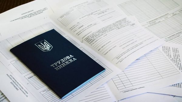Страховий стаж для пенсії: що робити українцям, якщо його не вистачає