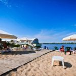 Де купатися в Києві влітку 2026: пляжі, озера та маршрути до води, як дістатися