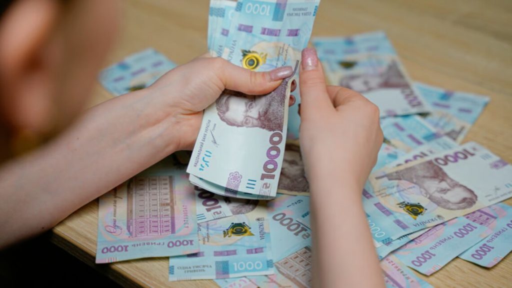 Базова соціальна допомога в Україні: як працює нова система виплат, умови, хто може отримати 