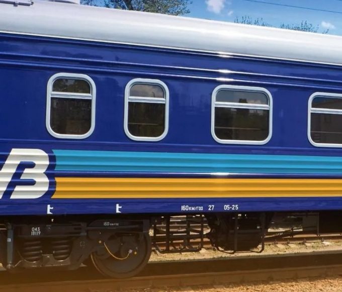 Як придбати квиток на потяг у розпал сезону: поради від Укрзалізниці, чи працює автовикуп